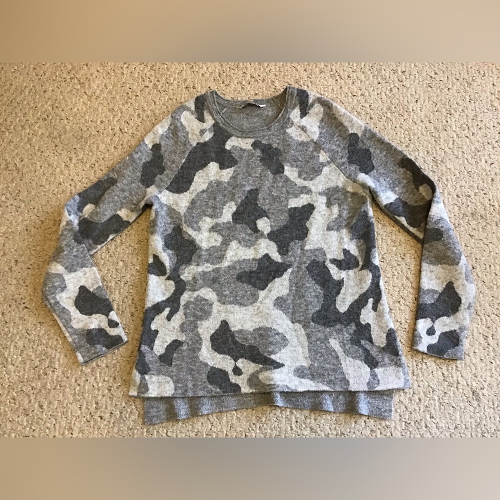 ATHLETA SZ M NYLON ALPACA & WOOL GREY CAMO SWEATER GUC